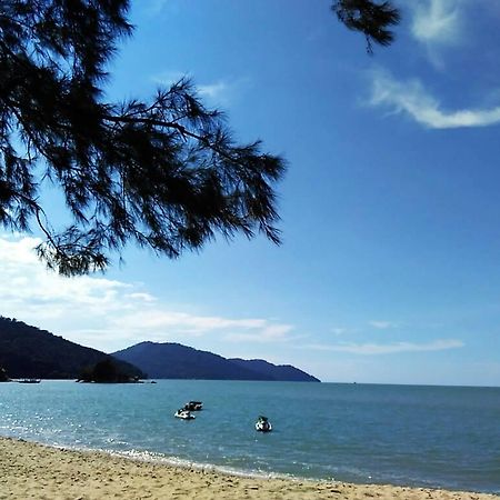 Pinang Beach Apartment @ Bayu Emas Бату-Ферринги Экстерьер фото