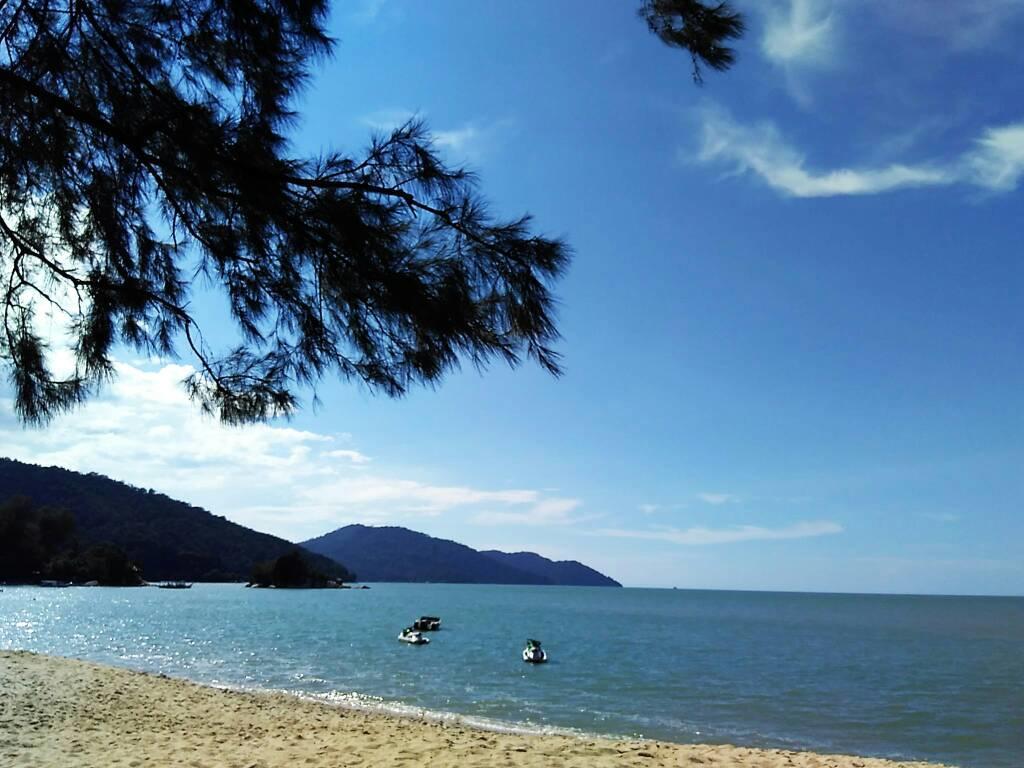 Pinang Beach Apartment @ Bayu Emas Бату-Ферринги Экстерьер фото